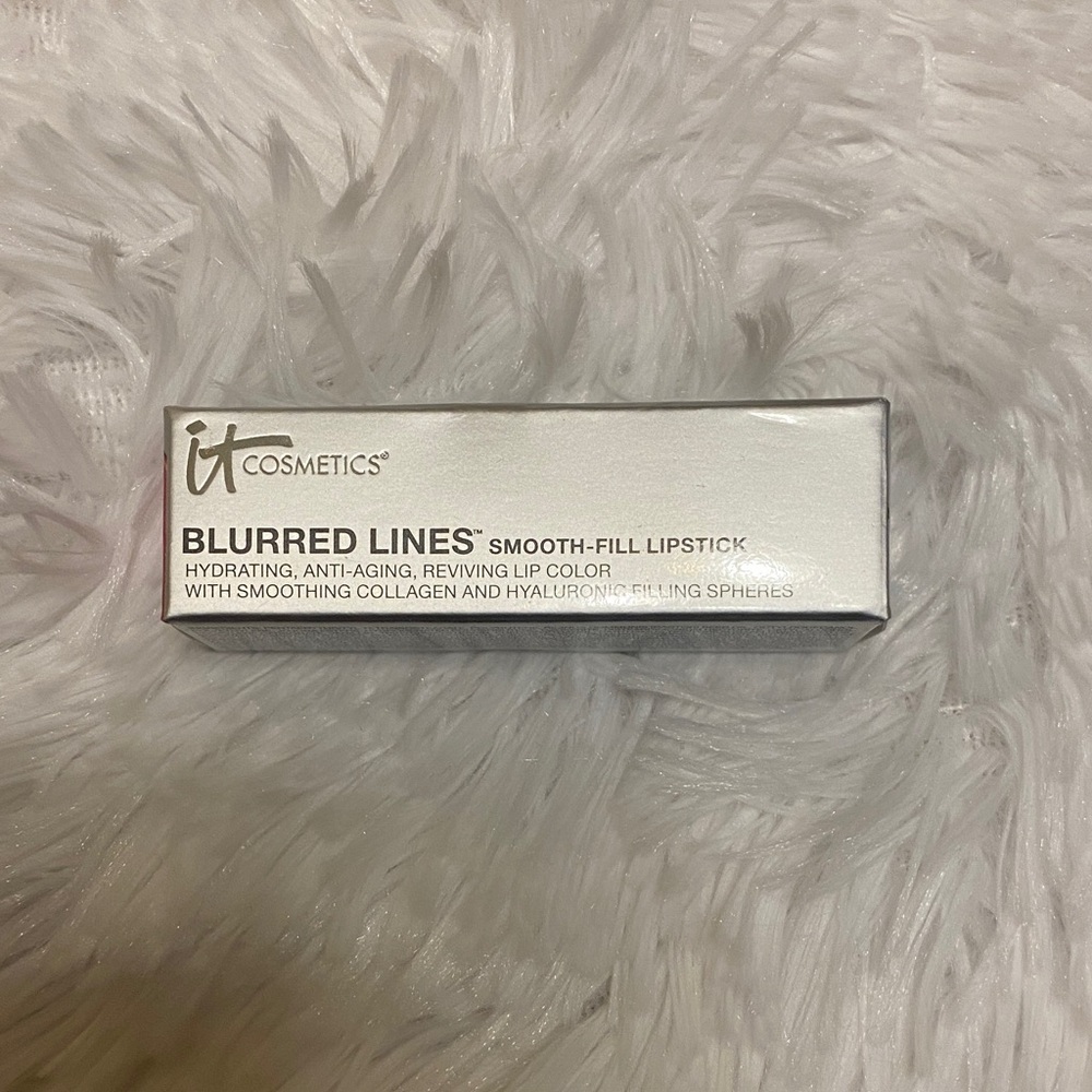 IT Cosmetics Blurred Lines Lipstick - Je Ne Sais Quoi